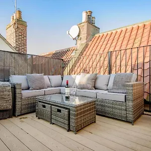 89a Church Street - Luxury One Bed With Roof Terrace Whitby